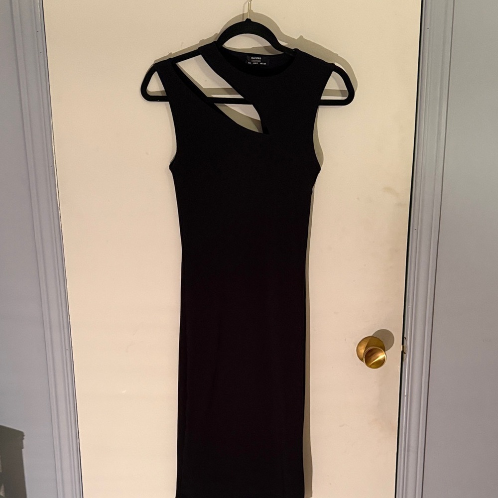Black Sleeveless Dress